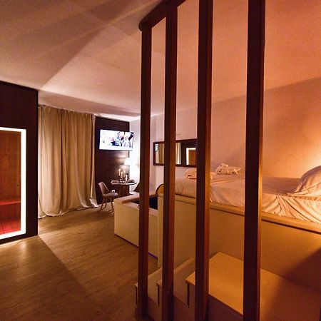 Alma Suites - Il Nido D'Amore Livorno Exterior foto